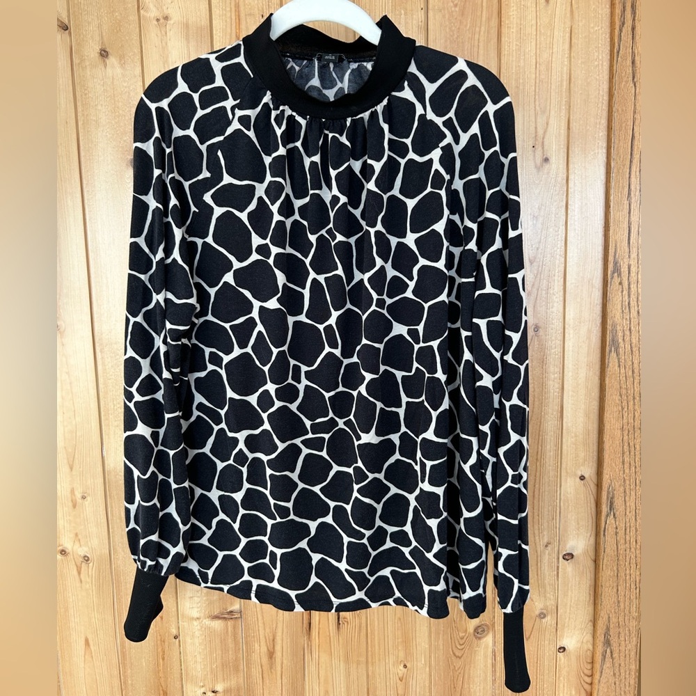 Black and White Giraffe-Print Long Sleeve Top